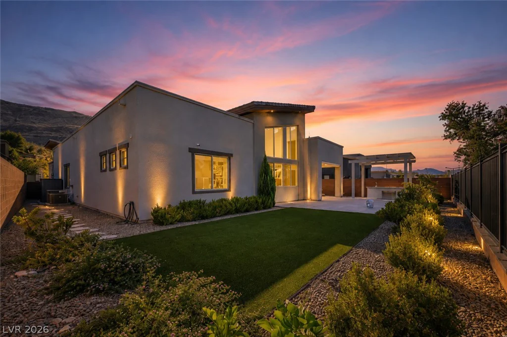 6184 Willow Rock, Las Vegas, NV 89135