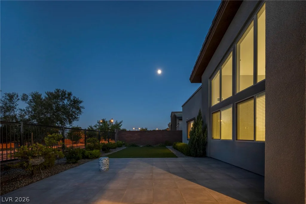6184 Willow Rock, Las Vegas, NV 89135