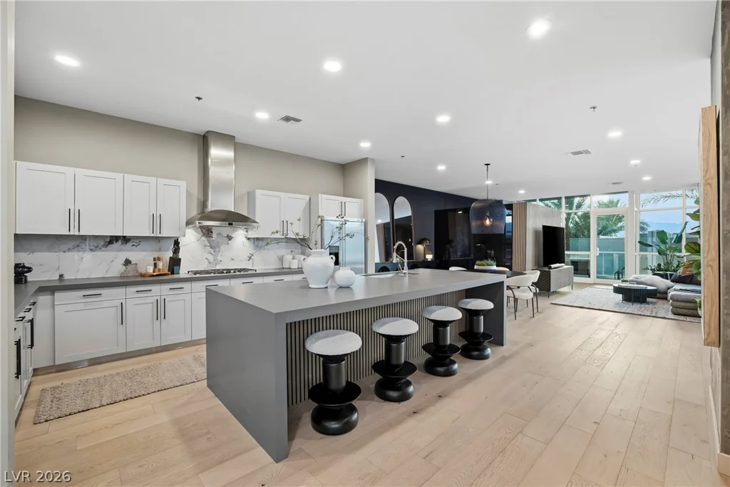 4575 Dean Martin, Las Vegas, NV 89103