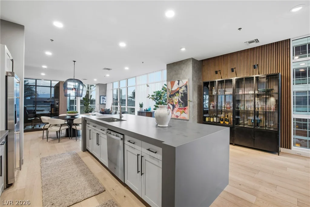 4575 Dean Martin, Las Vegas, NV 89103