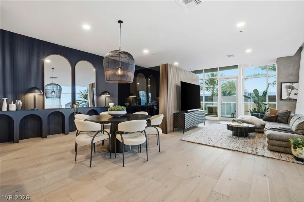 4575 Dean Martin, Las Vegas, NV 89103