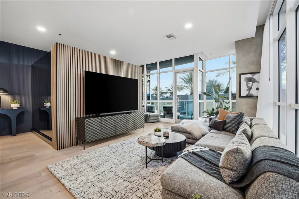 4575 Dean Martin, Las Vegas, NV 89103