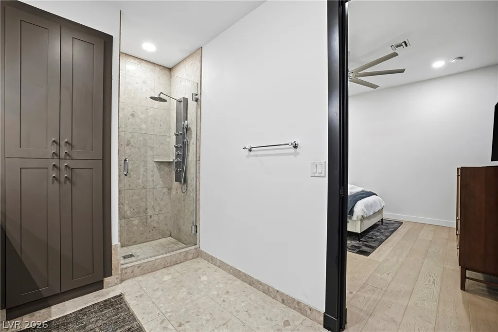 4575 Dean Martin, Las Vegas, NV 89103
