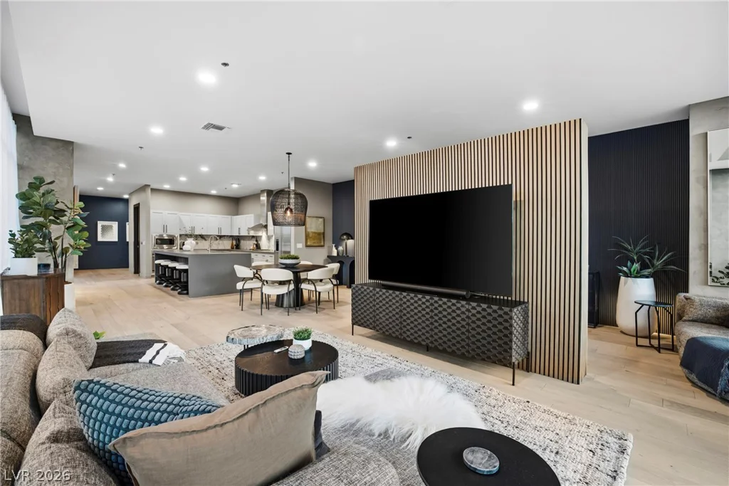 4575 Dean Martin, Las Vegas, NV 89103