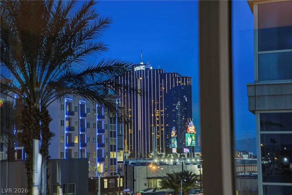 4575 Dean Martin, Las Vegas, NV 89103