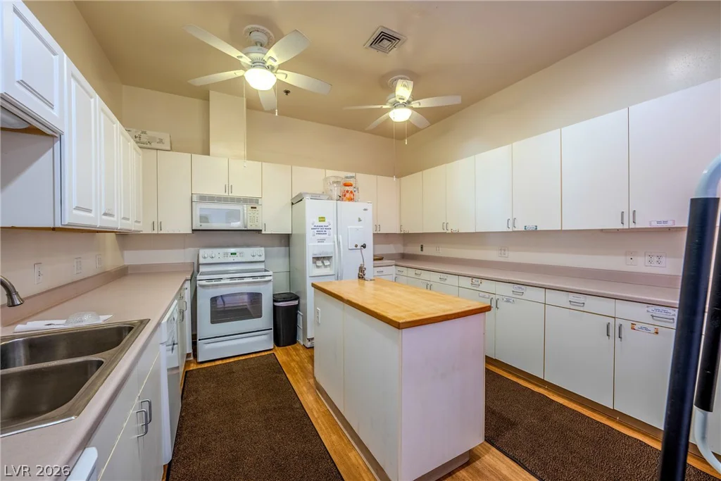881 Montecito, Pahrump, NV 89048