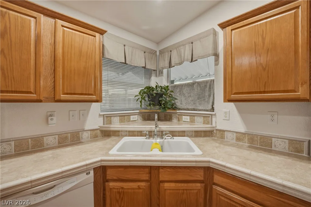 881 Montecito, Pahrump, NV 89048