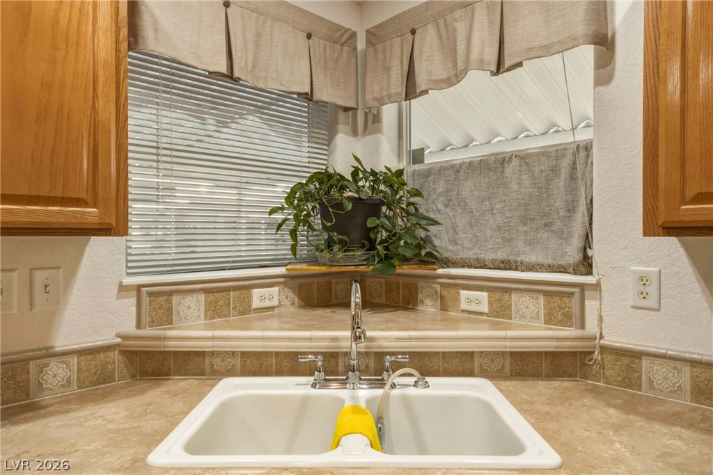 881 Montecito, Pahrump, NV 89048