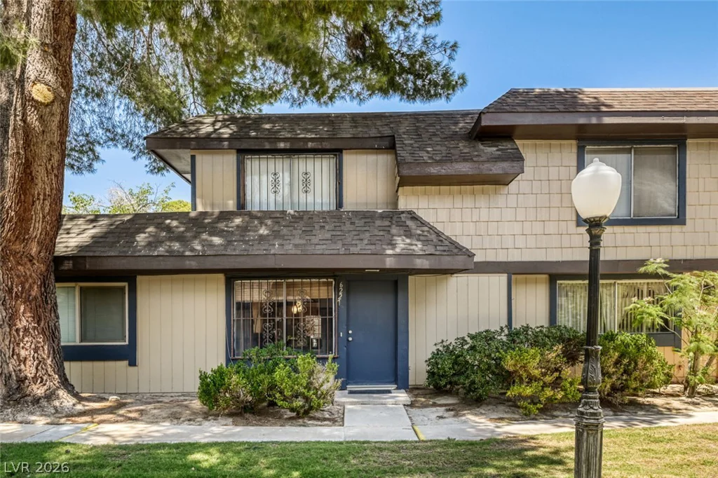 6227 Meadow Vista, Las Vegas, NV 89103