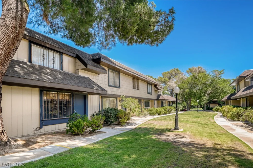 6227 Meadow Vista, Las Vegas, NV 89103