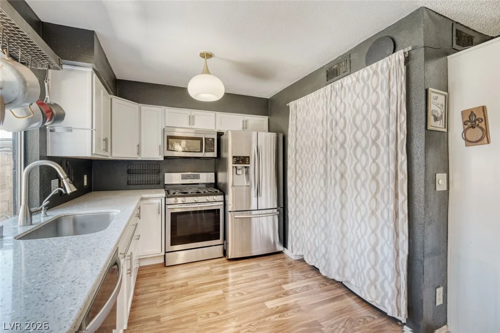 6227 Meadow Vista, Las Vegas, NV 89103