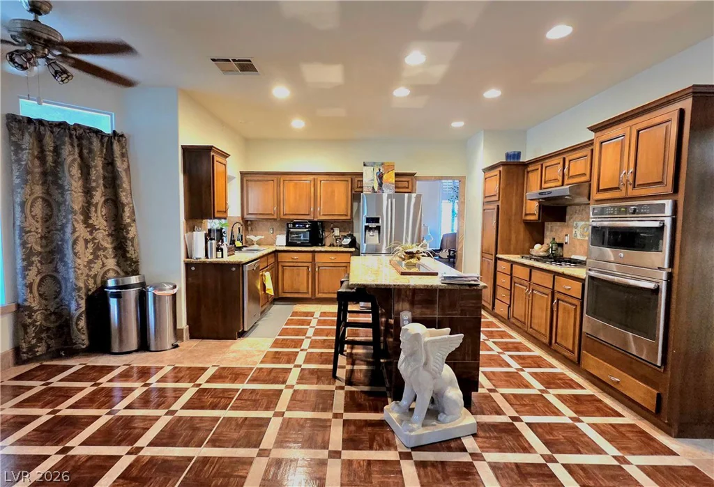 884 Robindale, Las Vegas, NV 89123