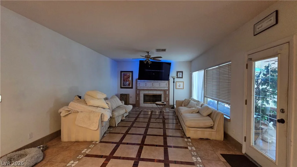 884 Robindale, Las Vegas, NV 89123