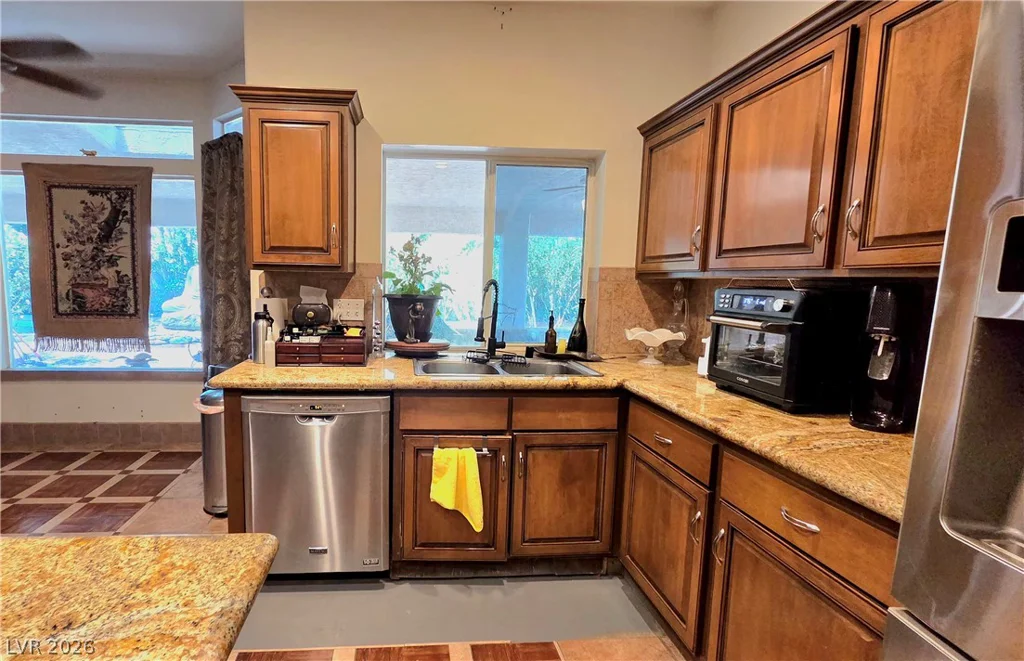 884 Robindale, Las Vegas, NV 89123