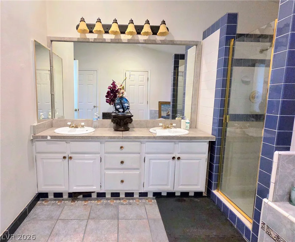 884 Robindale, Las Vegas, NV 89123