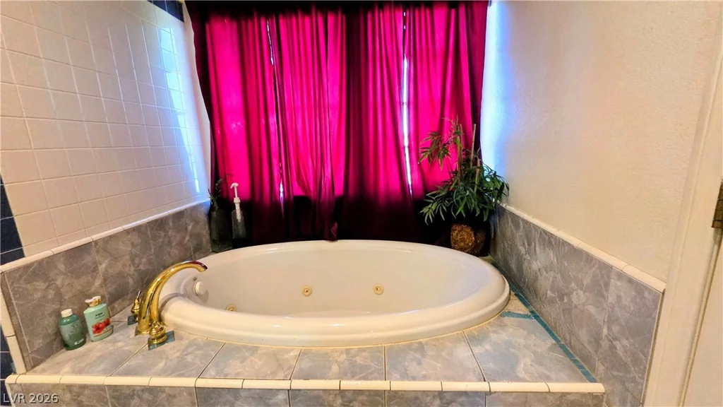 884 Robindale, Las Vegas, NV 89123