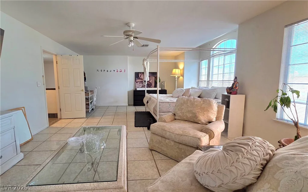884 Robindale, Las Vegas, NV 89123