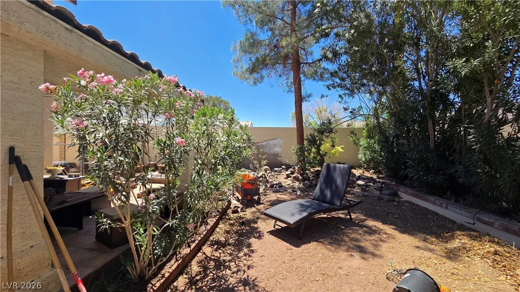 884 Robindale, Las Vegas, NV 89123