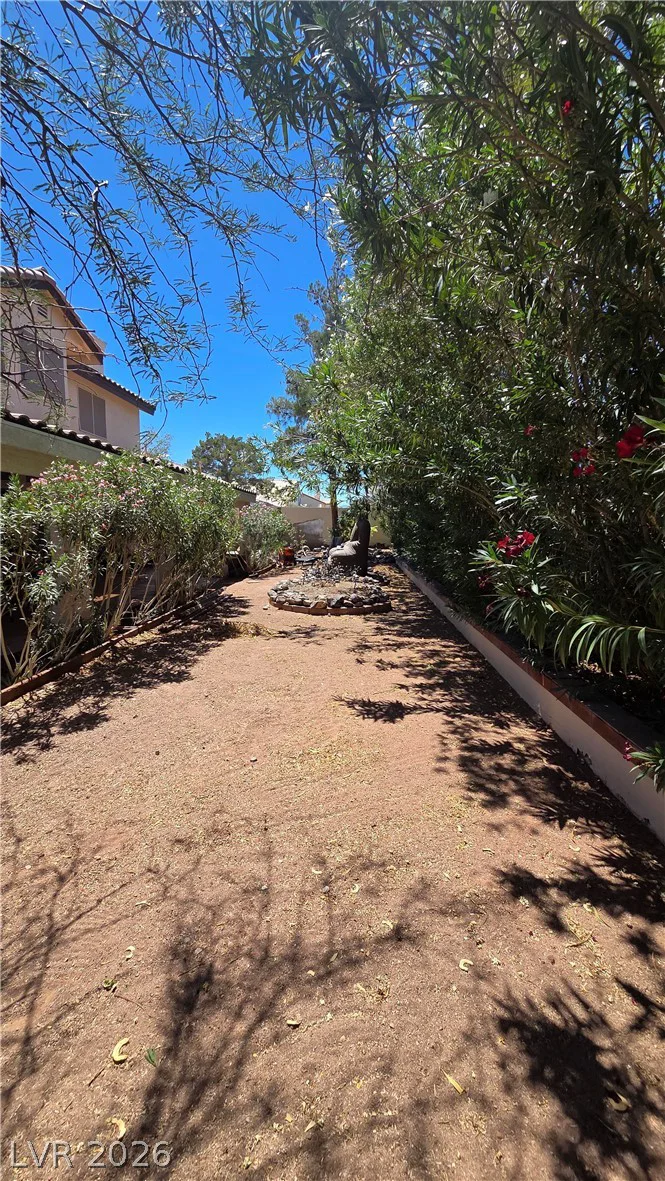 884 Robindale, Las Vegas, NV 89123