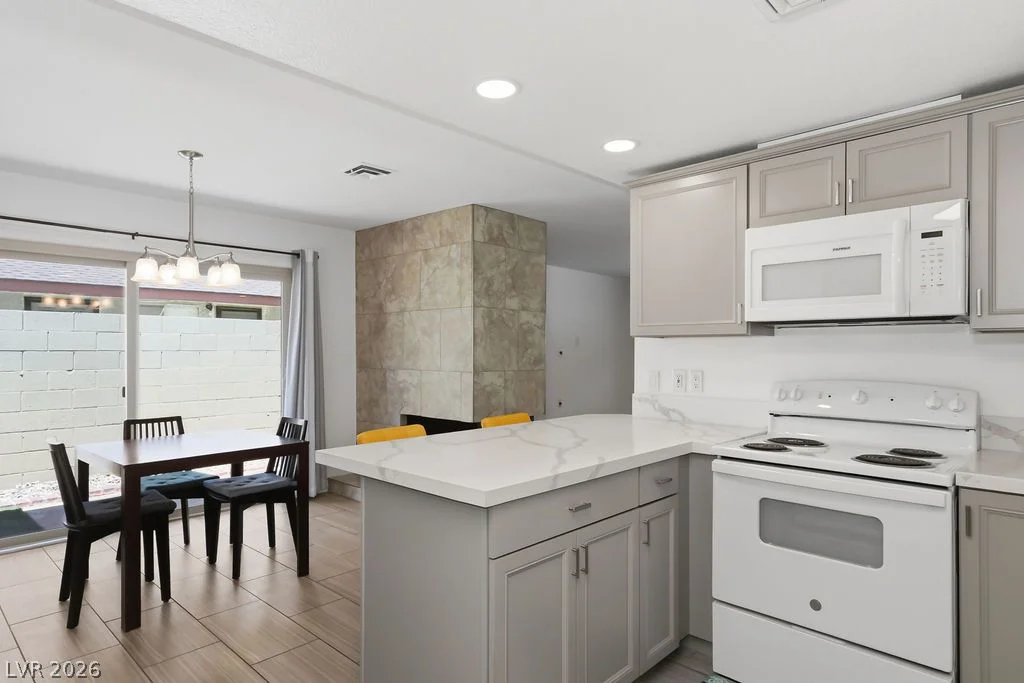 924 Niblick, Las Vegas, NV 89108
