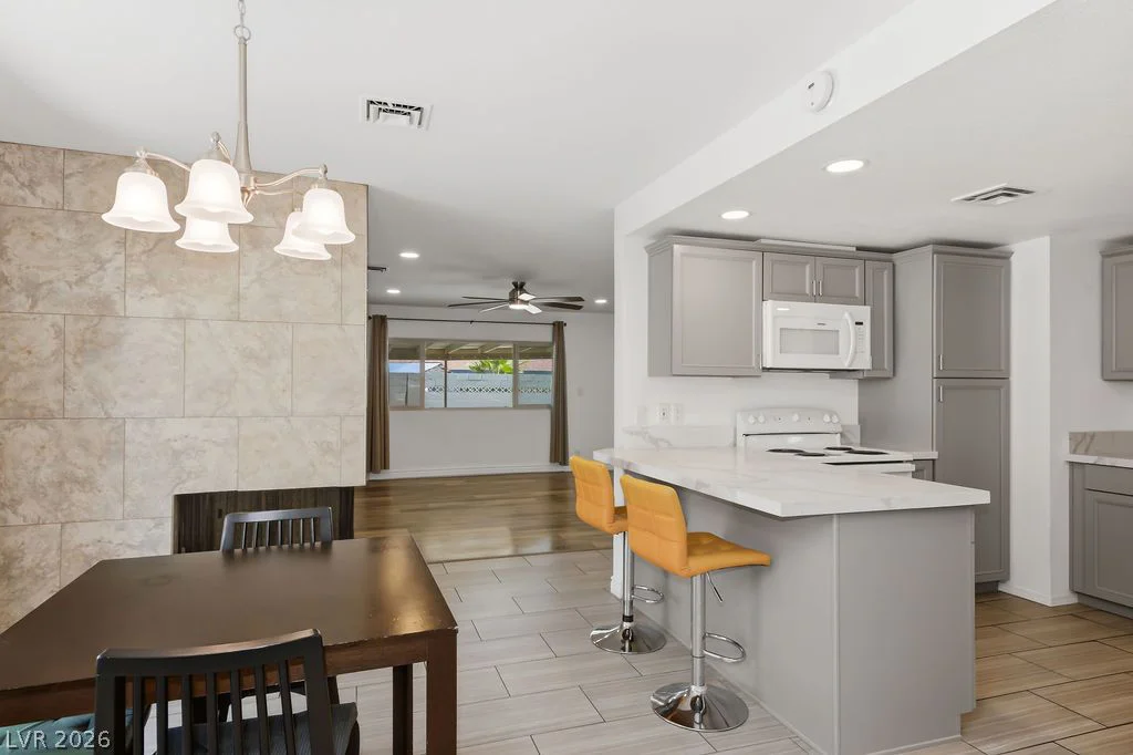924 Niblick, Las Vegas, NV 89108
