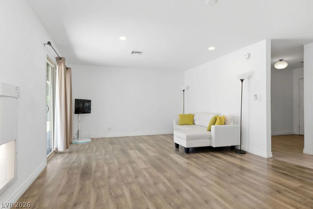 924 Niblick, Las Vegas, NV 89108