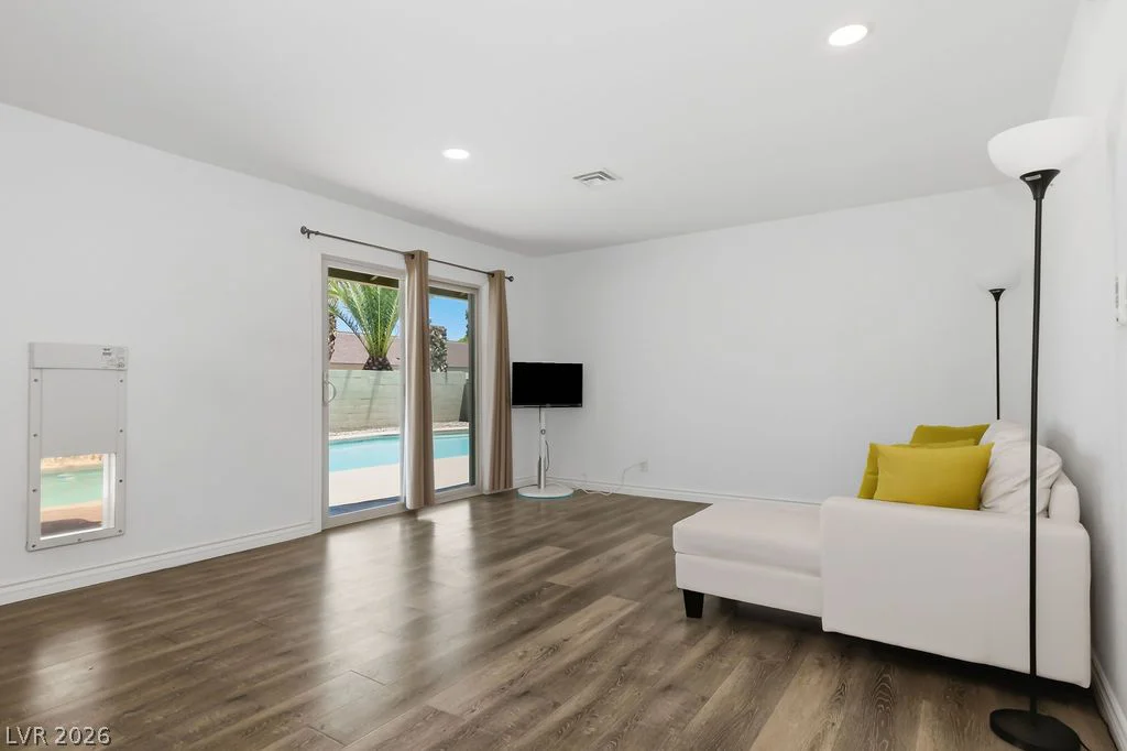 924 Niblick, Las Vegas, NV 89108