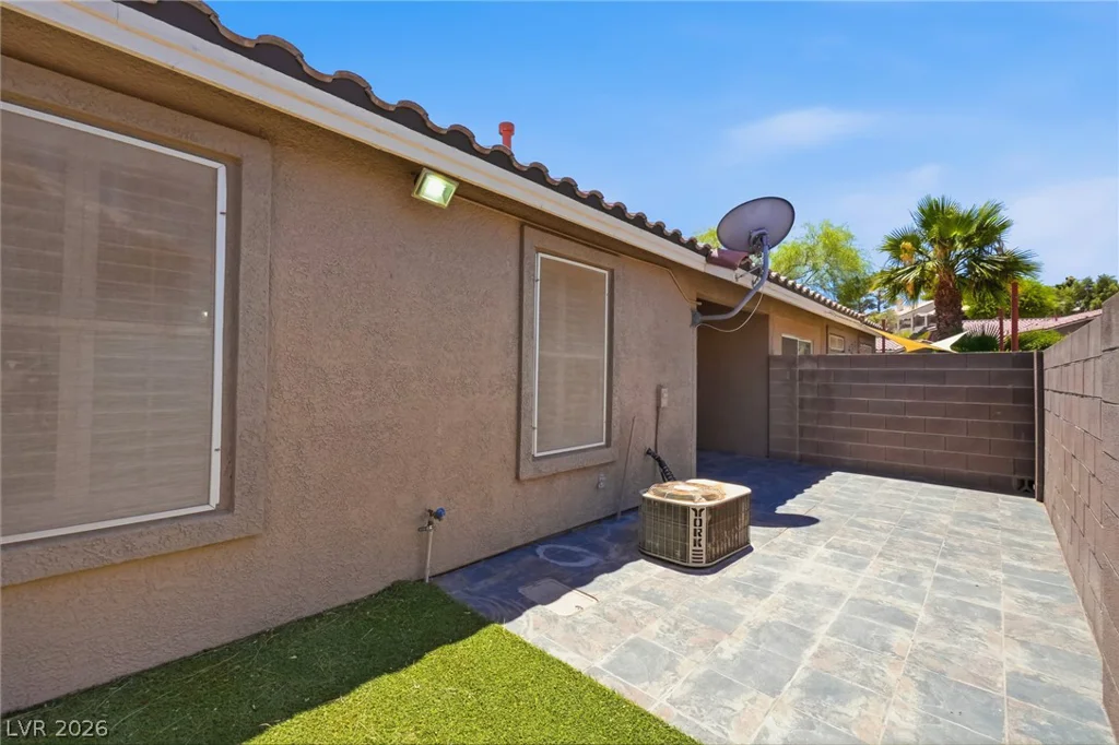 379 Blanca Springs, Henderson, NV 89014