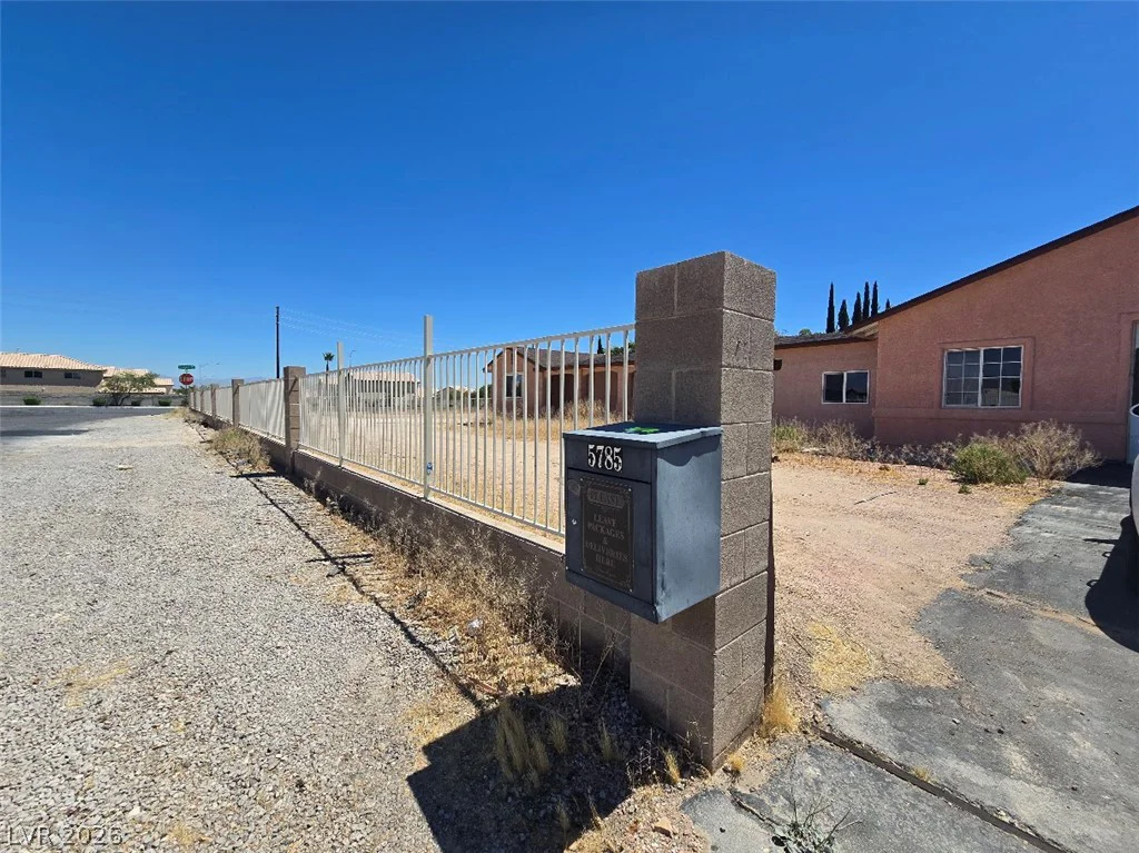 5785 Russell, Las Vegas, NV 89118