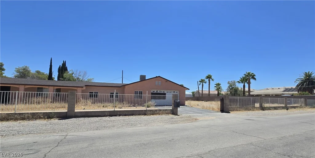 5785 Russell, Las Vegas, NV 89118