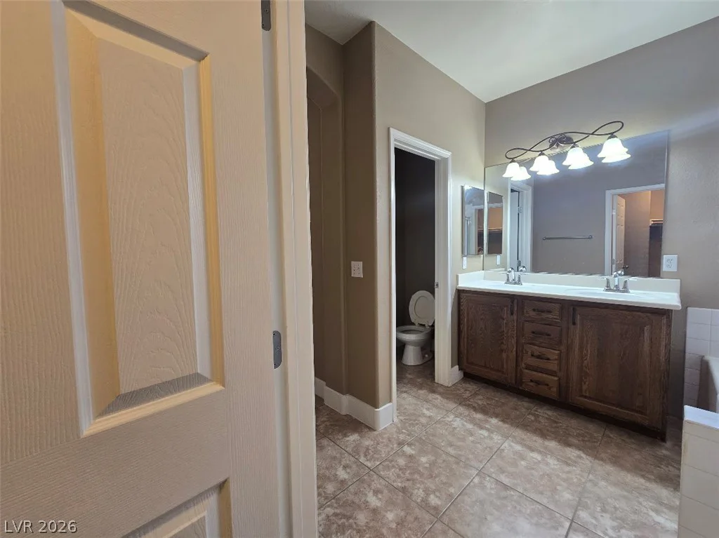 9882 Travis Lake, Las Vegas, NV 89148