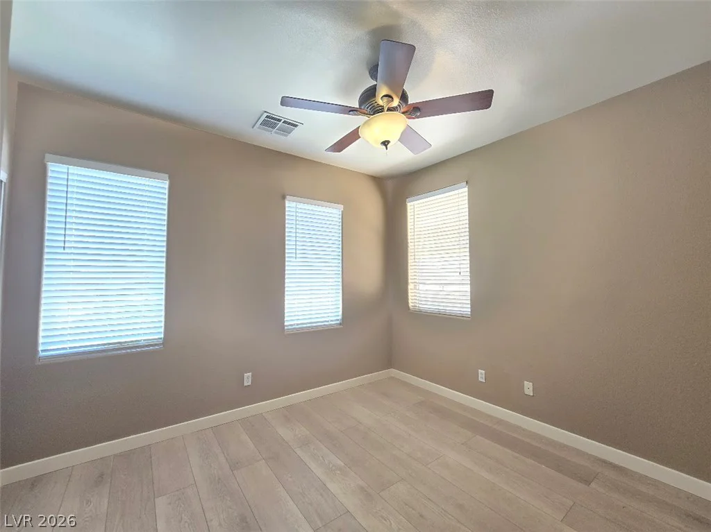 9882 Travis Lake, Las Vegas, NV 89148