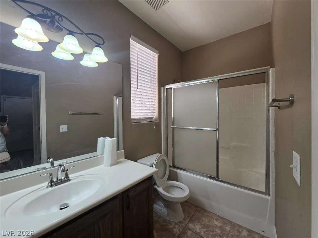 9882 Travis Lake, Las Vegas, NV 89148