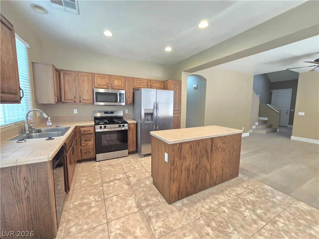 9882 Travis Lake, Las Vegas, NV 89148
