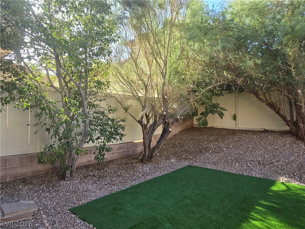 9882 Travis Lake, Las Vegas, NV 89148