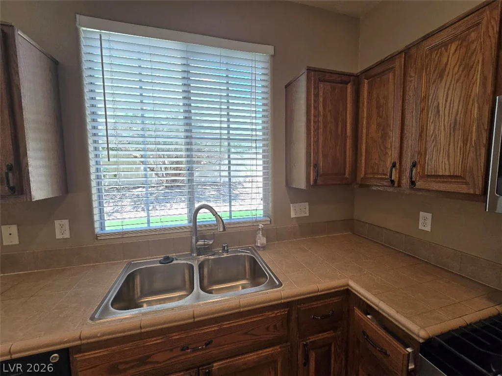 9882 Travis Lake, Las Vegas, NV 89148