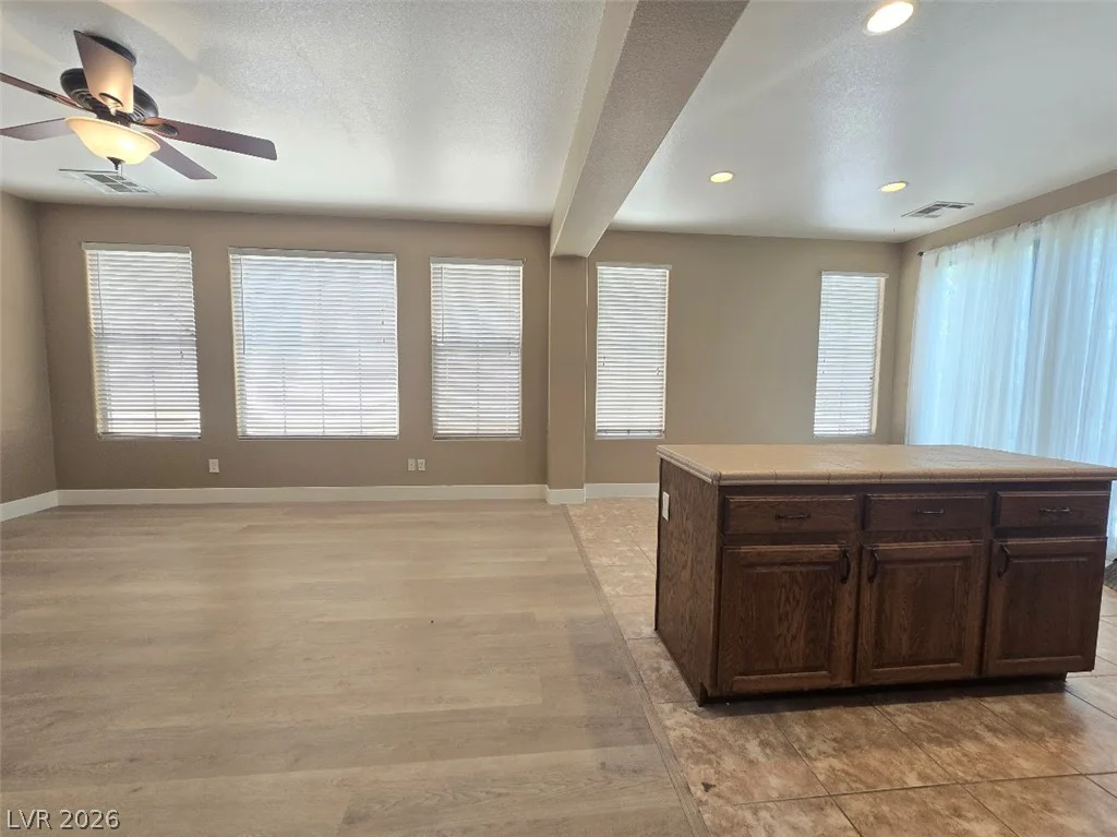 9882 Travis Lake, Las Vegas, NV 89148