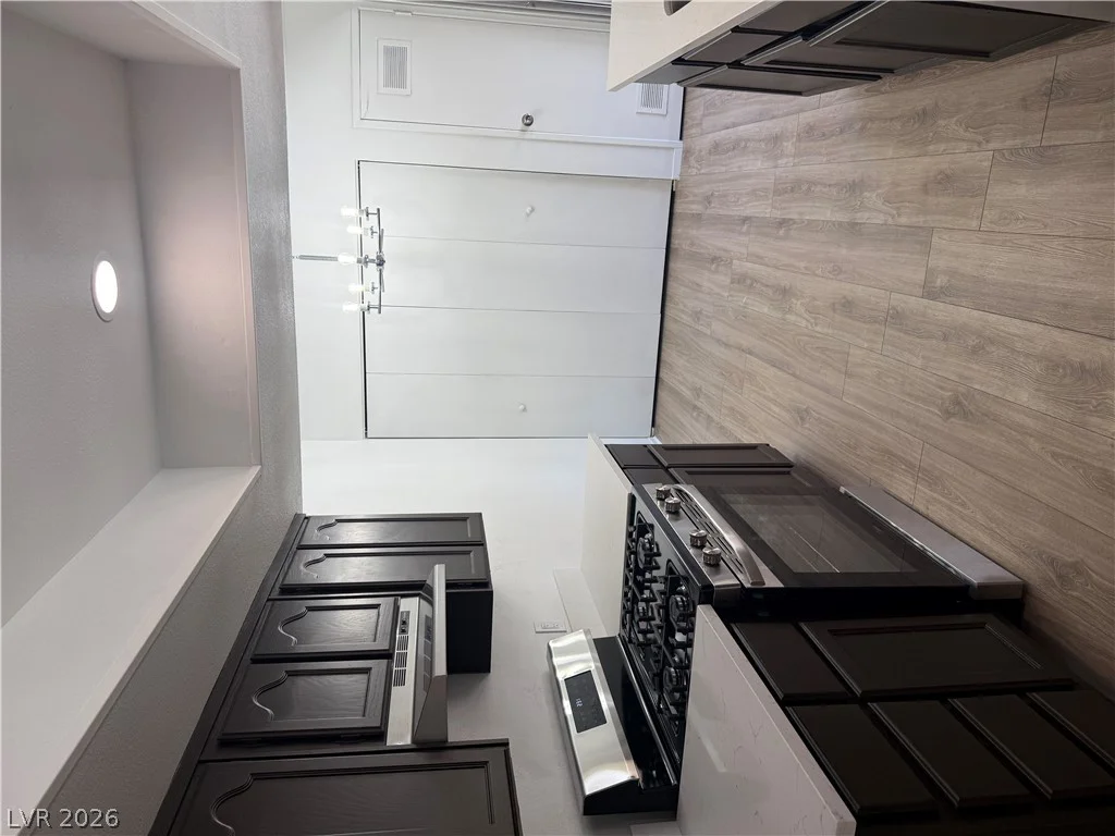 4245 Park, Las Vegas, NV 89110
