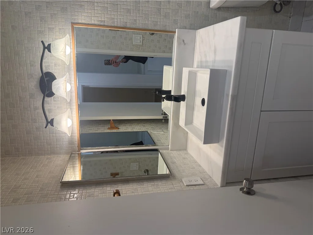4245 Park, Las Vegas, NV 89110