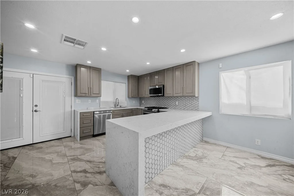 3609 Park Oliver, Las Vegas, NV 89110