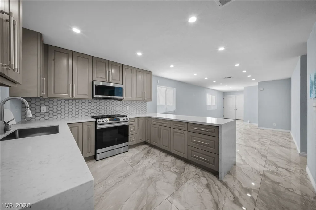 3609 Park Oliver, Las Vegas, NV 89110