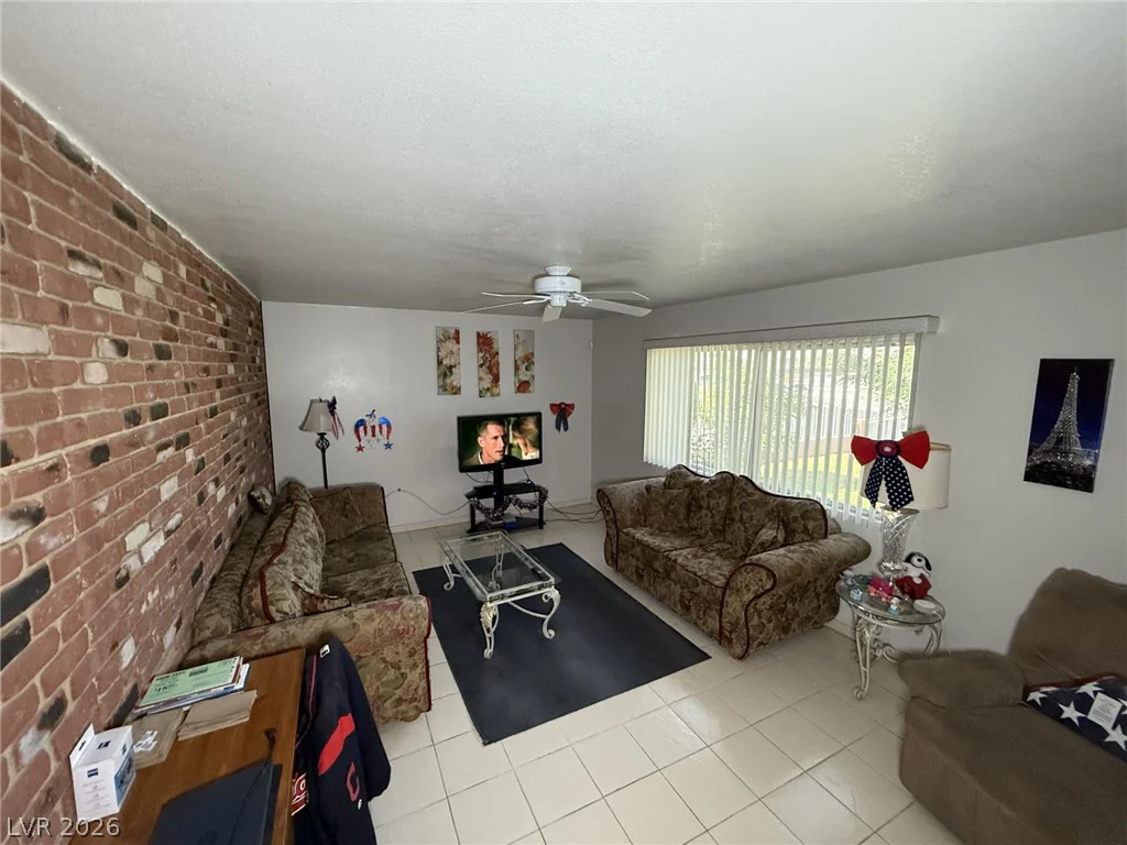 4567 Nellis, Las Vegas, NV 89121