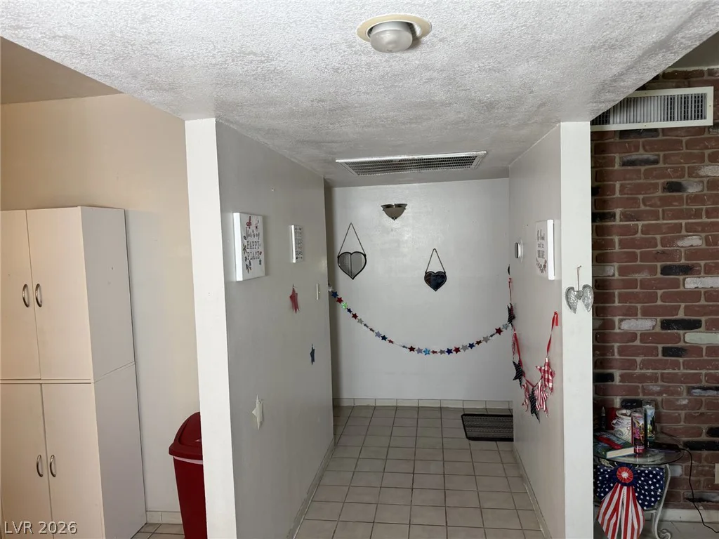 4567 Nellis, Las Vegas, NV 89121