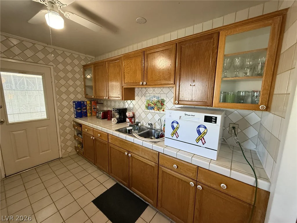 4567 Nellis, Las Vegas, NV 89121