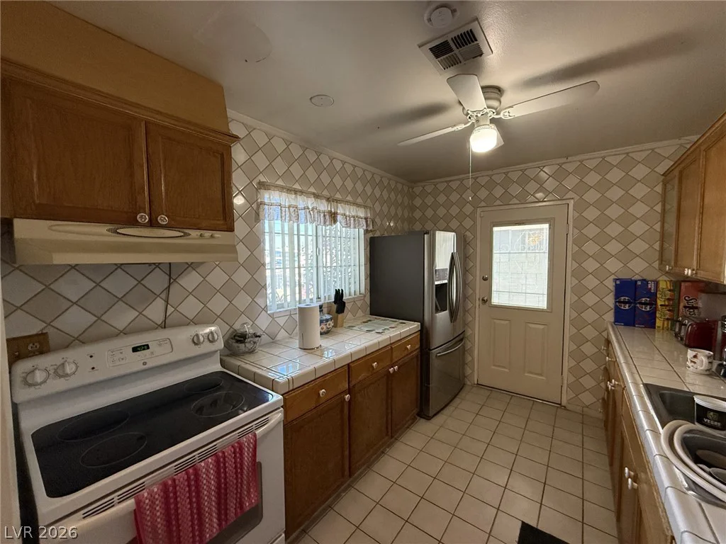 4567 Nellis, Las Vegas, NV 89121