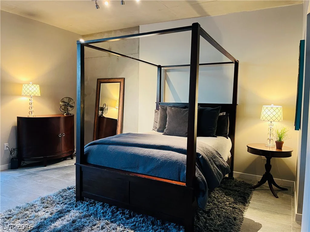 353 Bonneville, Las Vegas, NV 89101