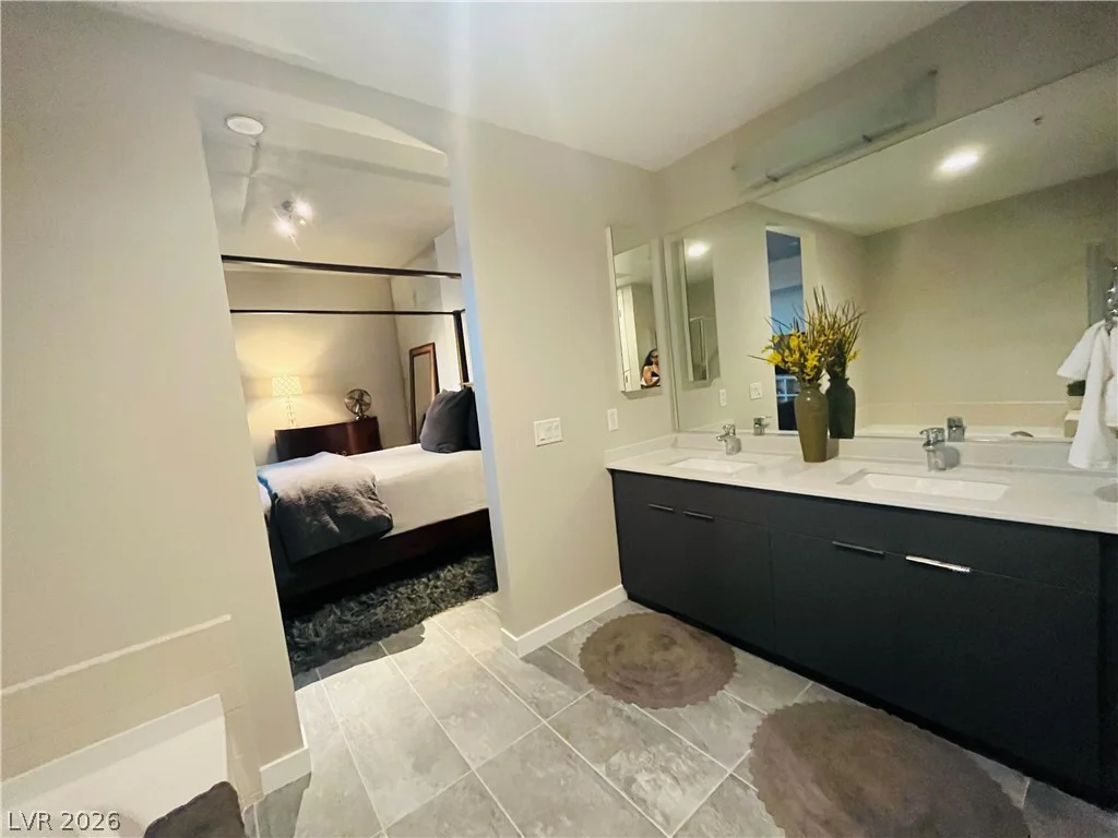 353 Bonneville, Las Vegas, NV 89101