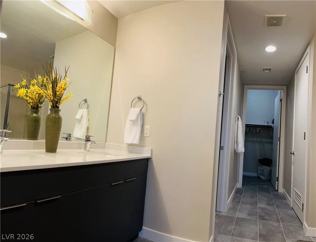 353 Bonneville, Las Vegas, NV 89101