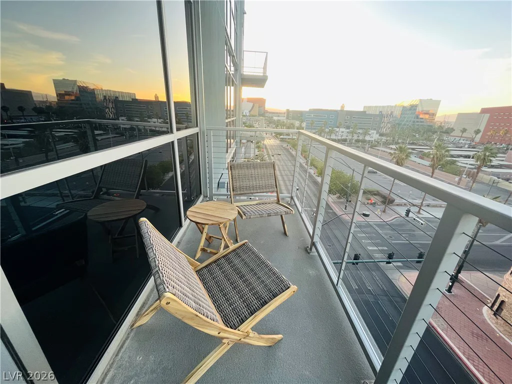 353 Bonneville, Las Vegas, NV 89101
