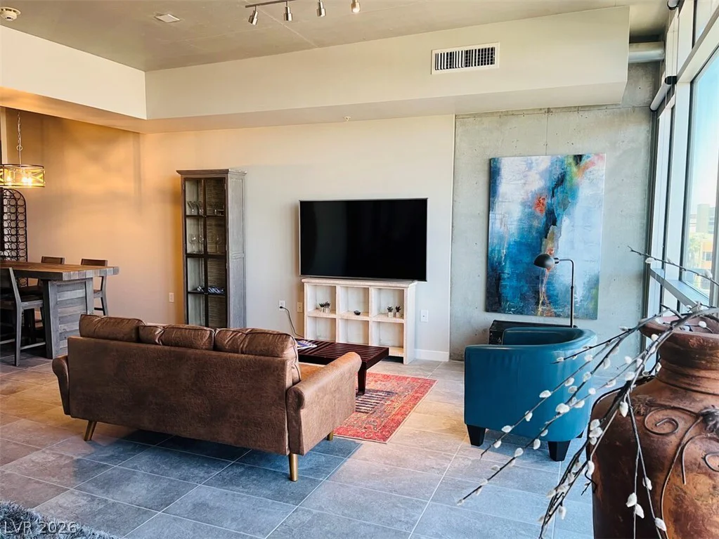 353 Bonneville, Las Vegas, NV 89101